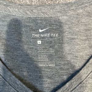 Women’s Gray L short sleeve Nike shirt